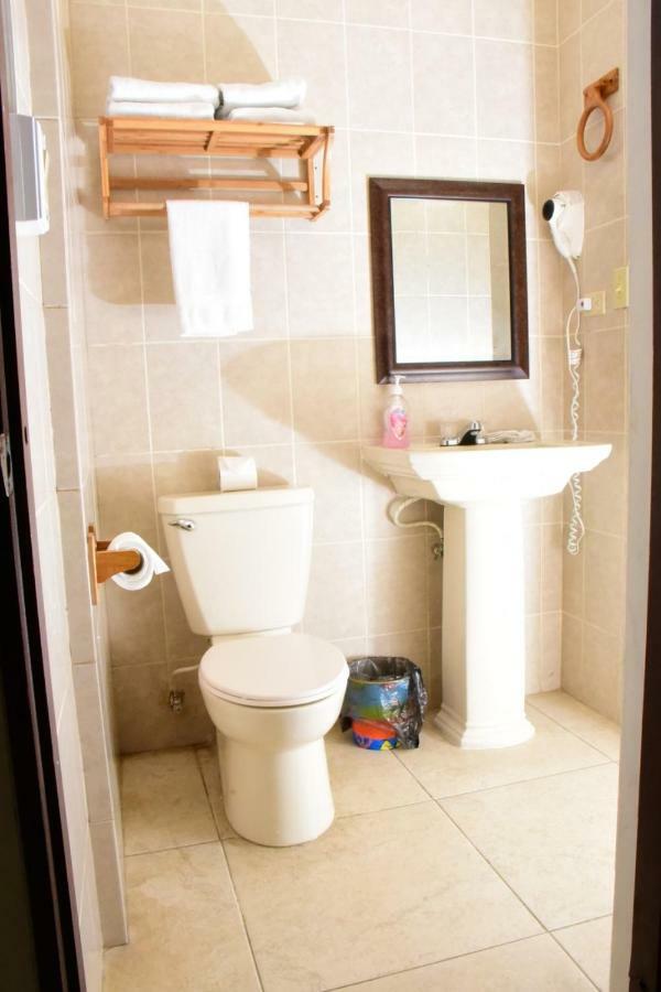 Bella Sombra Guest House Downtown Belize City Esterno foto